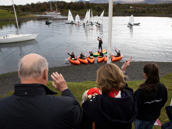 Seilskolen tilbyr opplæring i både svømming kajakk og seiling. Foto: Tom Hansen, Hansenfoto.no
